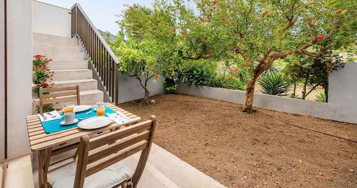 Others SA Llimonera - Charming Town House With Patio and Garden Free Wifi