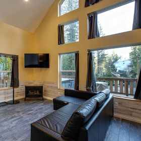 Room1Mt Baker Lodging Cabin 2- Sleeps 8,霍特科姆县別墅