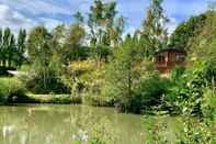 Lainnya Bluebell is a Stunning Lake Side Lodge Sleeps 4 Close to Ryde