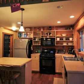 Room 1 Mt Baker Lodging Cabin 21 - Sleeps 6, Whatcom County Hotels