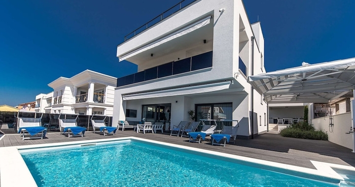 Others Exceptional Villa with Pool & Amazing Roof Terrace with Hot Tub & Sea View