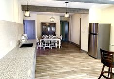 Others 2 The Aquarium Chateau - With Private Yard & Parking, Near Falls, Casino by Niagara Hospitality