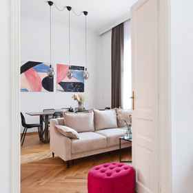 Phòng 1 Fantastic Well-decorated 3 Bedrooms Cracovian Home Located in the Old Town, Kraków Hotels