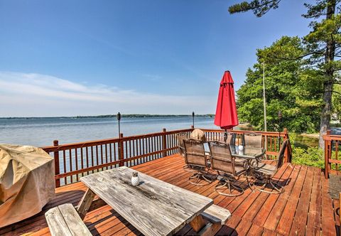 其他 1000 Islands In Chippewa Bay 3 Bedroom Cabin by RedAwning