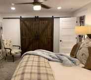 อื่นๆ 4 Five-star Historic Boyd Harvey Carriage House 2 Bedroom Home by Redawning