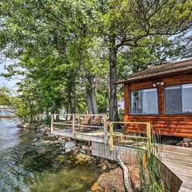 Primary image1Private Island With Land Access 2 Bedroom Cabin by RedAwning,圣劳伦斯县飯店