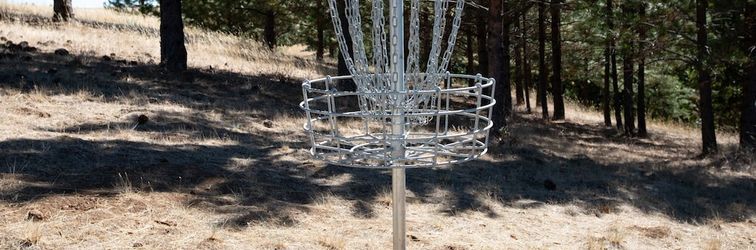 기타 The Oaks Home features Private Disc Golf Course by RedAwning