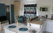 Others 3 Modern 6-person Chalet in the Frisian Countryside, 3 Bedrooms and Wifi