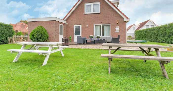 Others Captivating Holiday Home in Zeewolde near Forest