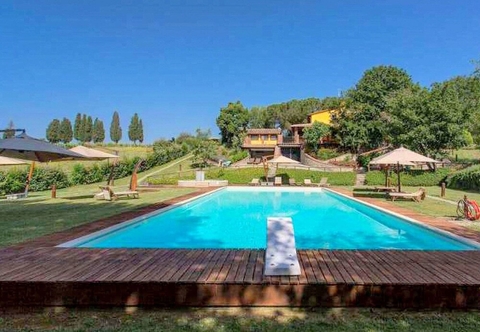 Lain-lain Colours and Scents From Tuscany Await you in This Wonderful Property