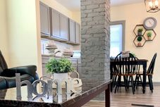 其他 The Southside Villa - With Private Yard & Parking, Near Falls & Casino by Niagara Hospitality