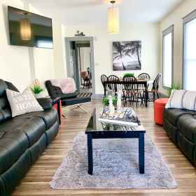 Primary image1The Blackjack Duplex - Private Yard & Parking, Near Falls & Casino by Niagara Hospitality,尼亚加拉县別墅