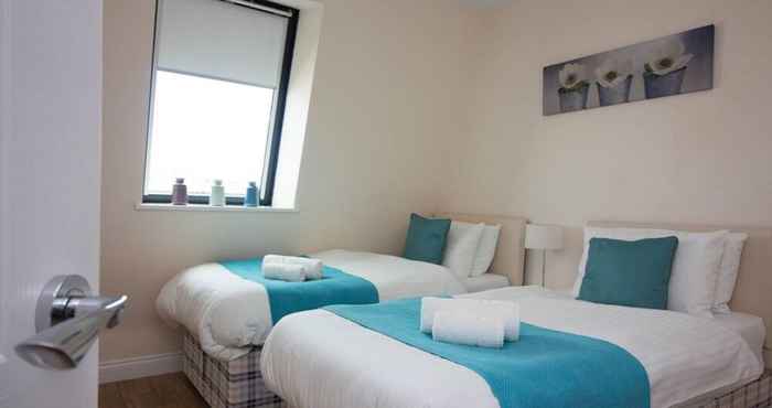 Others Stayzo Castle Penthouse 18- A Clean Fresh Modern Apartment With Free Wi-fi