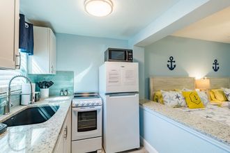 Others 4 Upham Beach Inn