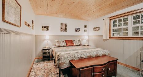 Others 2 72mf - Rustic - Pets Ok - Sleeps 2 1 Bedroom Cabin by Redawning