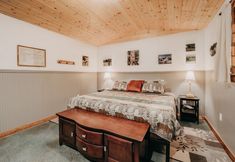 Others 4 72mf - Rustic - Pets Ok - Sleeps 2 1 Bedroom Cabin by Redawning