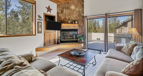 其他 2 8 Crag Home with Private Indoor Hot Tub, Bike is Provided for Outdoor Activities by RedAwning