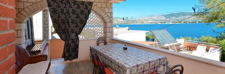 Others A - Large apt With big Terrace, Next to the Beach