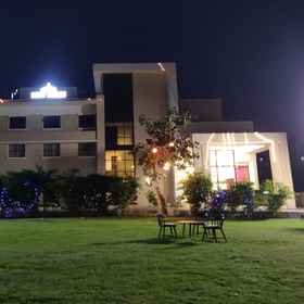 Primary image 1 Hotel Derby Greens, Rajendra Restaurant Hotels