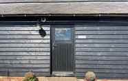 Lain-lain 7 The Cow Shed 2-bed Apartment in Bradwell on Sea