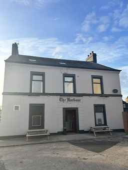 The Harbour Inn, 3.317.471 VND
