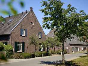 Lainnya 4 Sprawling Farmhouse in Baarlo With Hot Tub, Private Garden