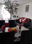 Primary image Modern Apartment Minutes From Central London, UK