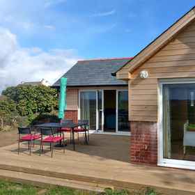 Primary image 1 Orchard Chalet, Deviock Hotels