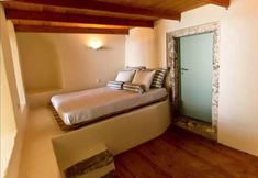 Others 7 Hanging at the top of the world