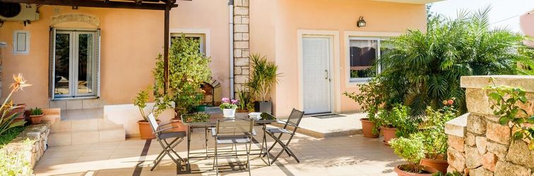 기타 Andronikis House