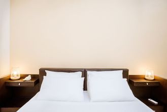 기타 4 Andronikis House