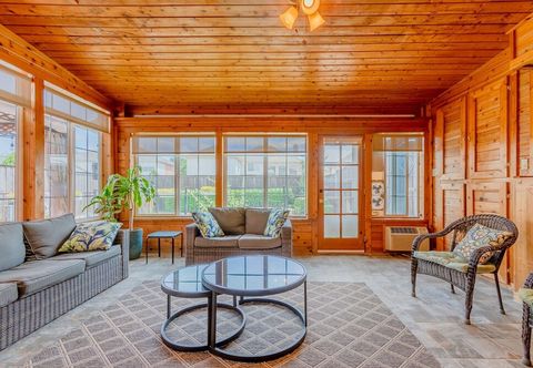 Others Family Friendly Spacious Home with Backyard Pool by Redawning