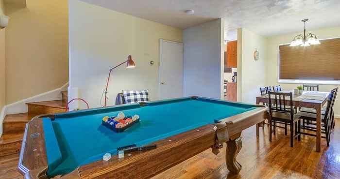 Lainnya Modern Townhouse w/pool table by CozySuites