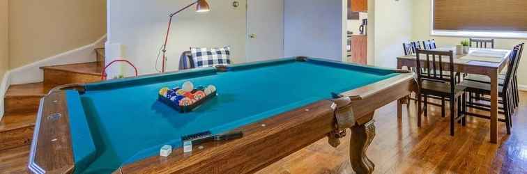 อื่นๆ Modern Townhouse w/pool table by CozySuites