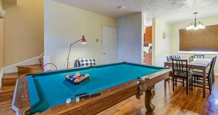 Others Modern Townhouse w/pool table by CozySuites