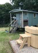 Primary image Charming Shepherds Hut With Wood Fired Hot Tub