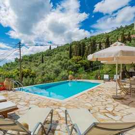 Room 1 Villa Katerina Large Private Pool Walk to Beach Sea Views A C Wifi Car Not Required - 2359, Komuna e Vergojës Villas