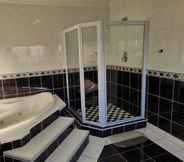 Others 4 Savoy Lodge With Breakfast Included - Budget Standard Double Room 3
