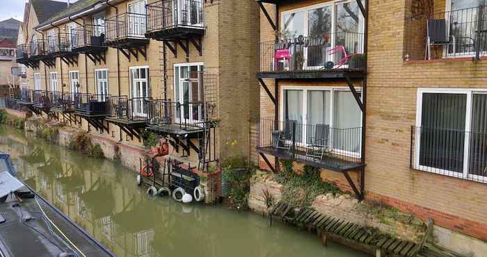 Others Penthouse Waterfront Apartment - St Neots