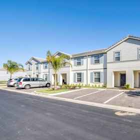 Primary image 1 บ้านใหม่ที่รีสอร์ท Solterra ที่ได้รับการจัดอันดับสูง ทาวน์โฮม 5 ห้องนอน โดย RedAwning, โรงแรม & ที่พัก Polk County