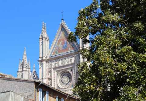 Others The Window on the Cathedral - Studio Apartment