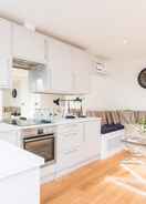 Primary image Luxury Flat With SW Balcony in Fulham Broadway