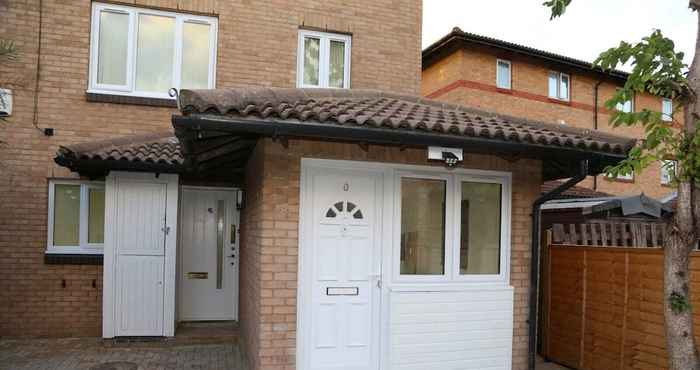 Others A A Guest Rooms: Stunning Studio Room Thamesmead