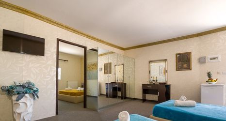 Khác 2 Family Deluxe For 5