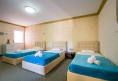 Khác 7 Family Deluxe For 5