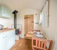 อื่นๆ 2 Sage Shepherds Hut, Boundary Farm Cottages