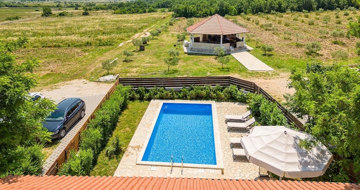 Others Stunning Home in Lisane Tinjske With 2 Bedrooms, Wifi and Outdoor Swimming Pool