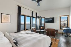 อื่นๆ Bowline Hotel