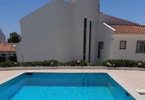 Others Impecable 4-bed Villa in Praia da Areia Branca