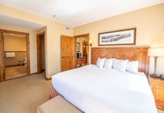 Others 6 Spacious 3 Bedroom Condo with Balcony in Mountaineer Square 3 Condo - No Cleaning Fee! by RedAwning
